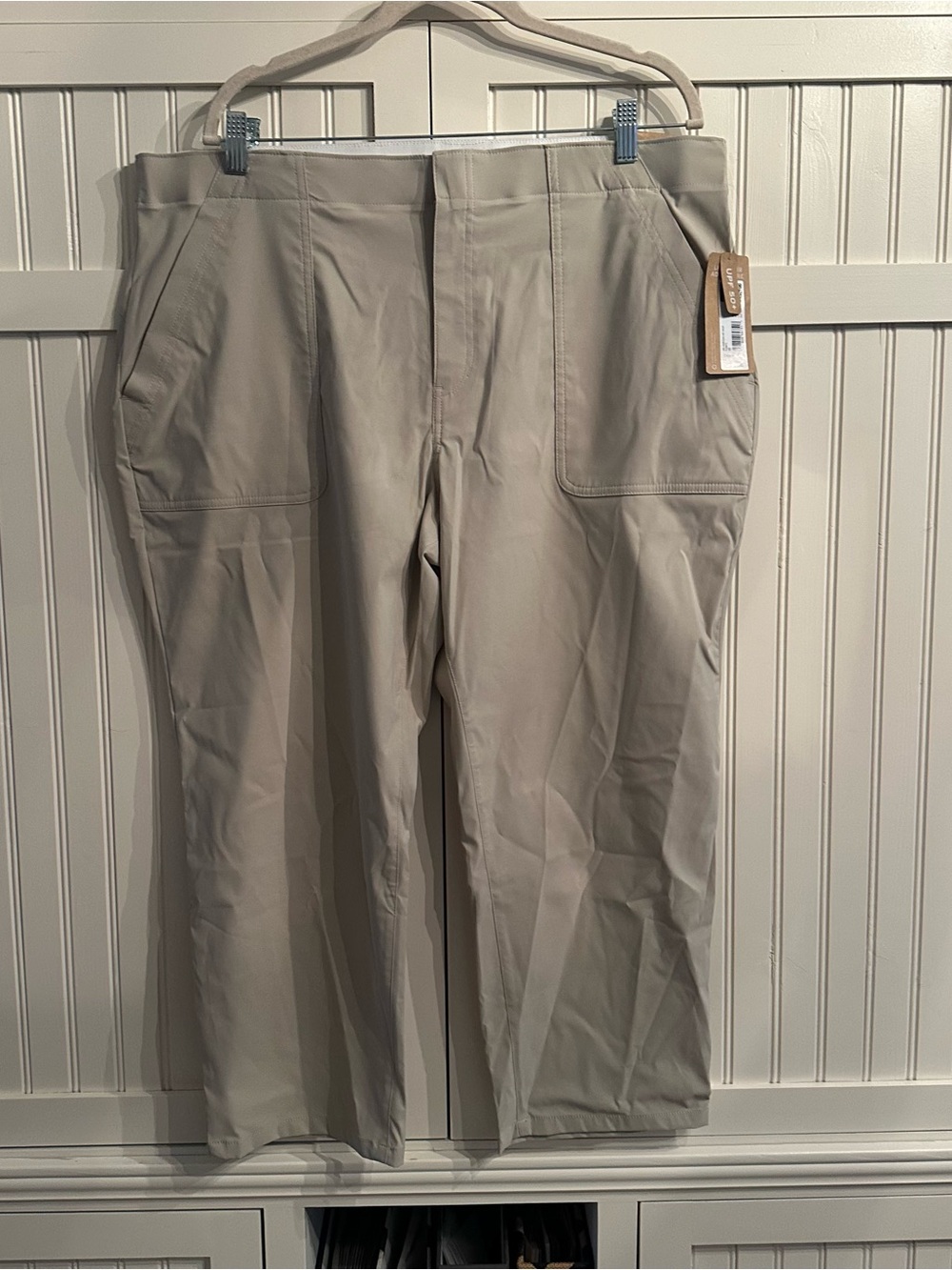 Eddie Bauer Women's Horizon Staight Crop High Rise Beige Size 18 Plus